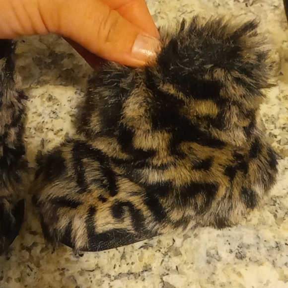 fur boots - Picture 2 of 3